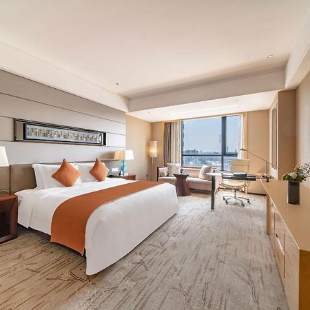 Swissotel Canton Esterno foto