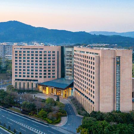 Swissotel Canton Esterno foto