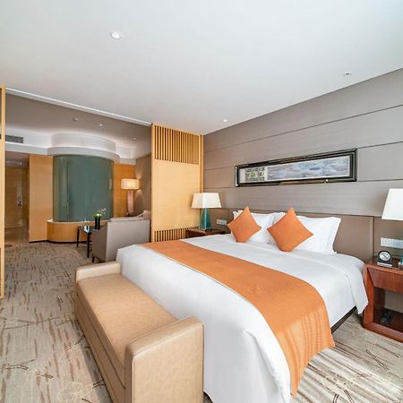Swissotel Canton Esterno foto