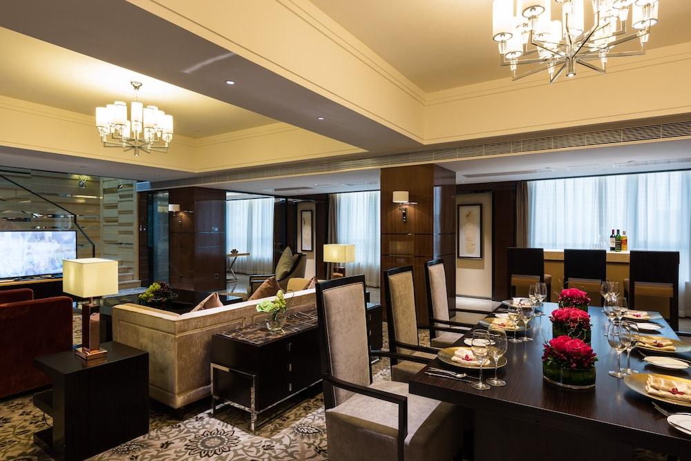 Swissotel Canton Esterno foto