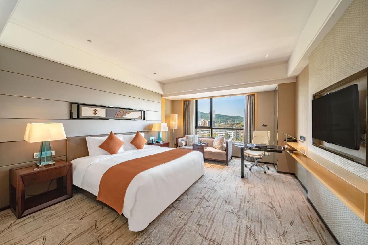 Swissotel Canton Esterno foto