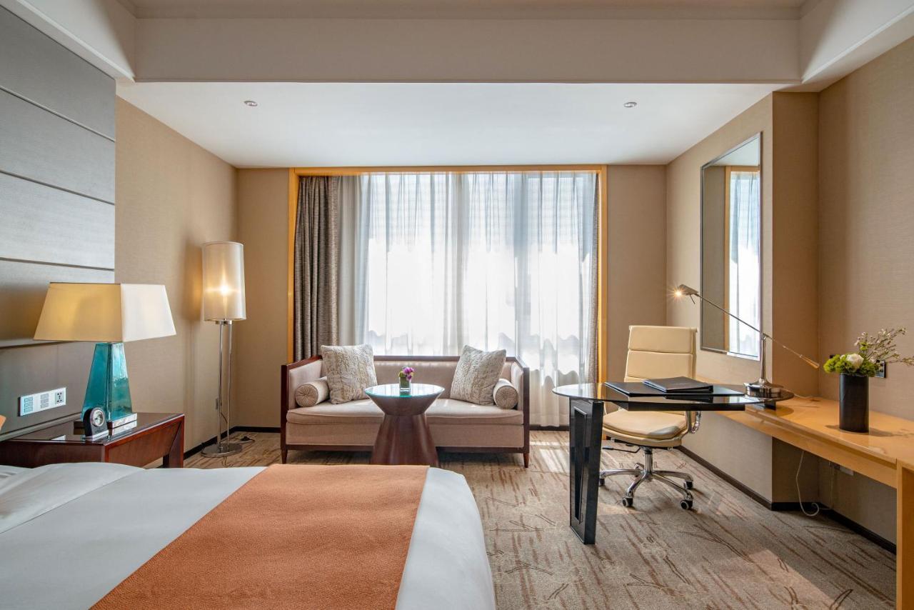 Swissotel Canton Esterno foto