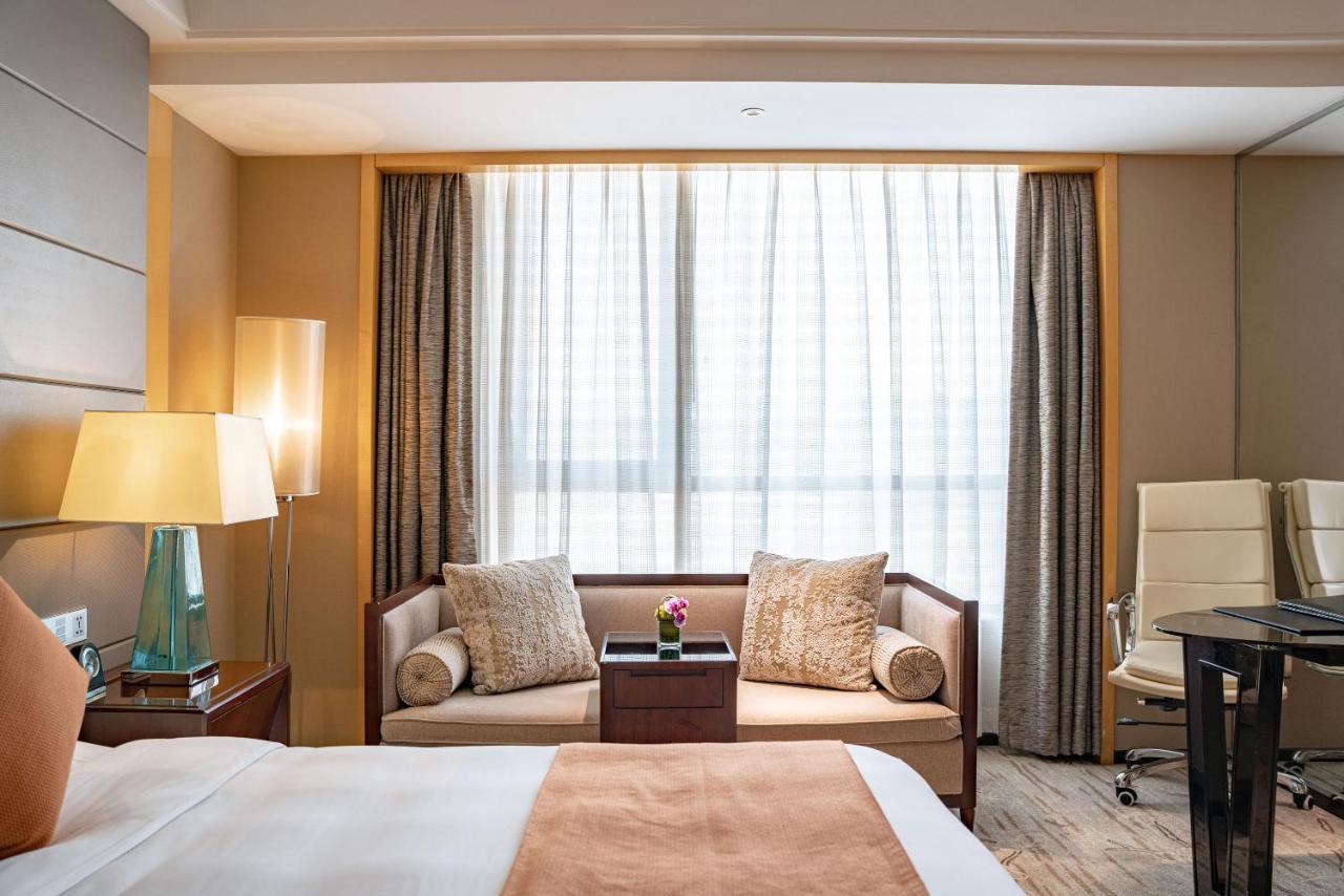 Swissotel Canton Esterno foto