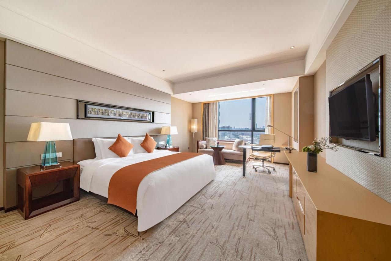 Swissotel Canton Esterno foto