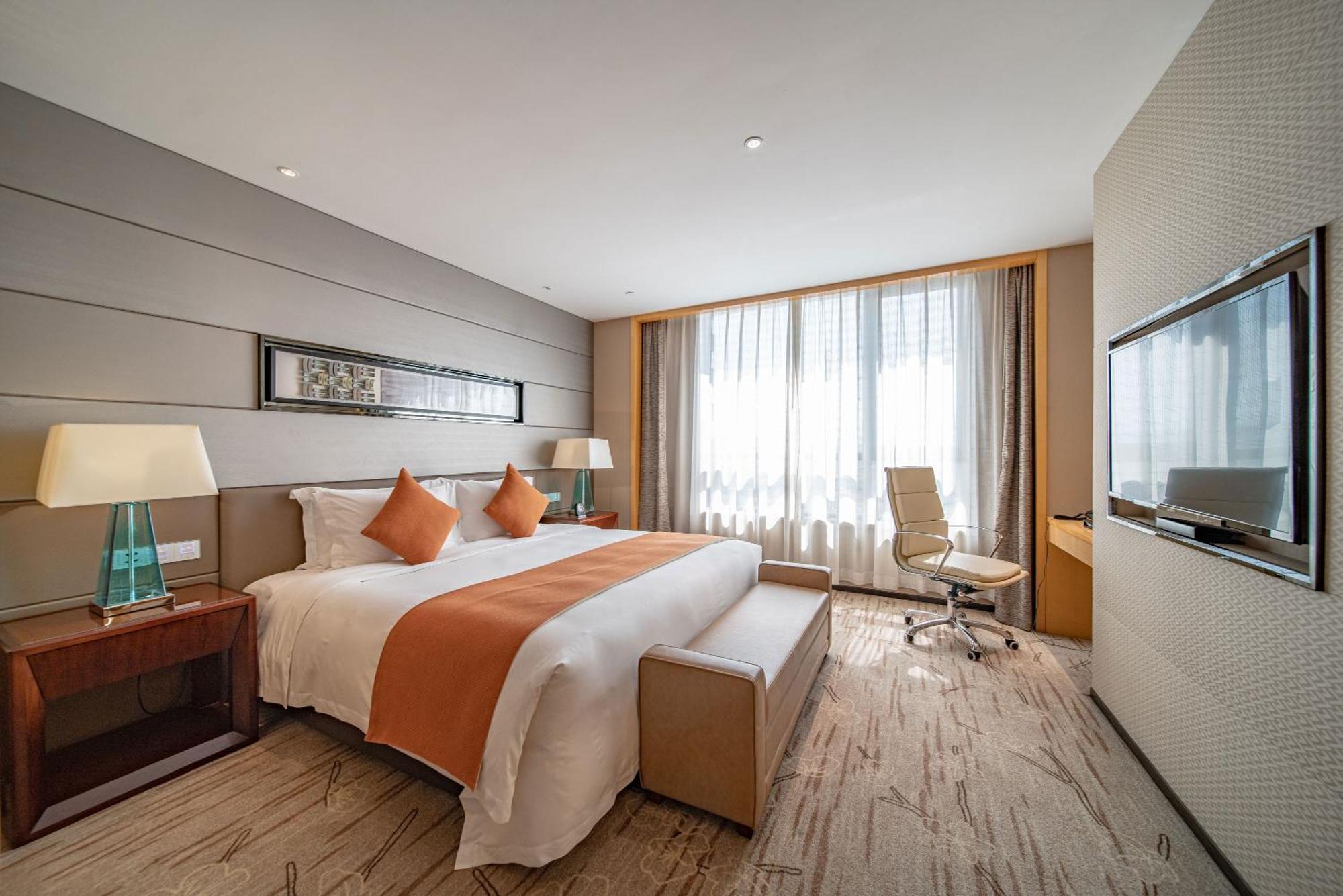 Swissotel Canton Esterno foto