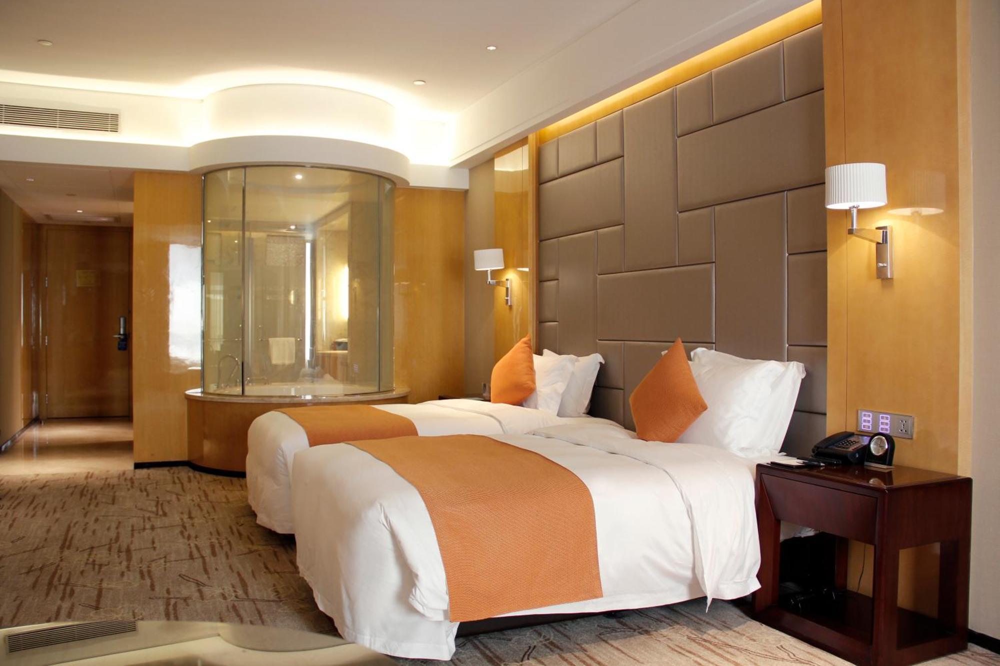 Swissotel Canton Esterno foto