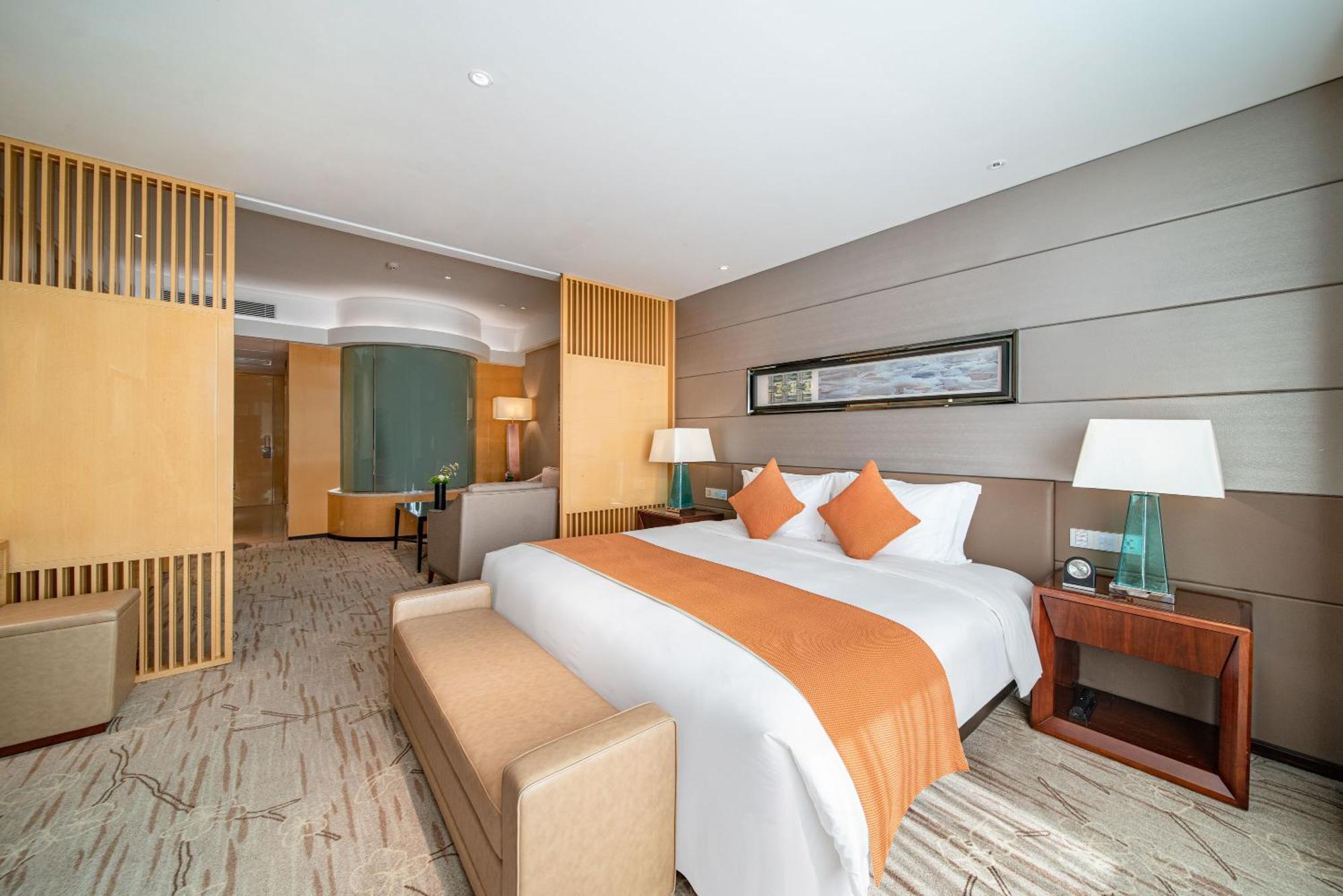 Swissotel Canton Esterno foto