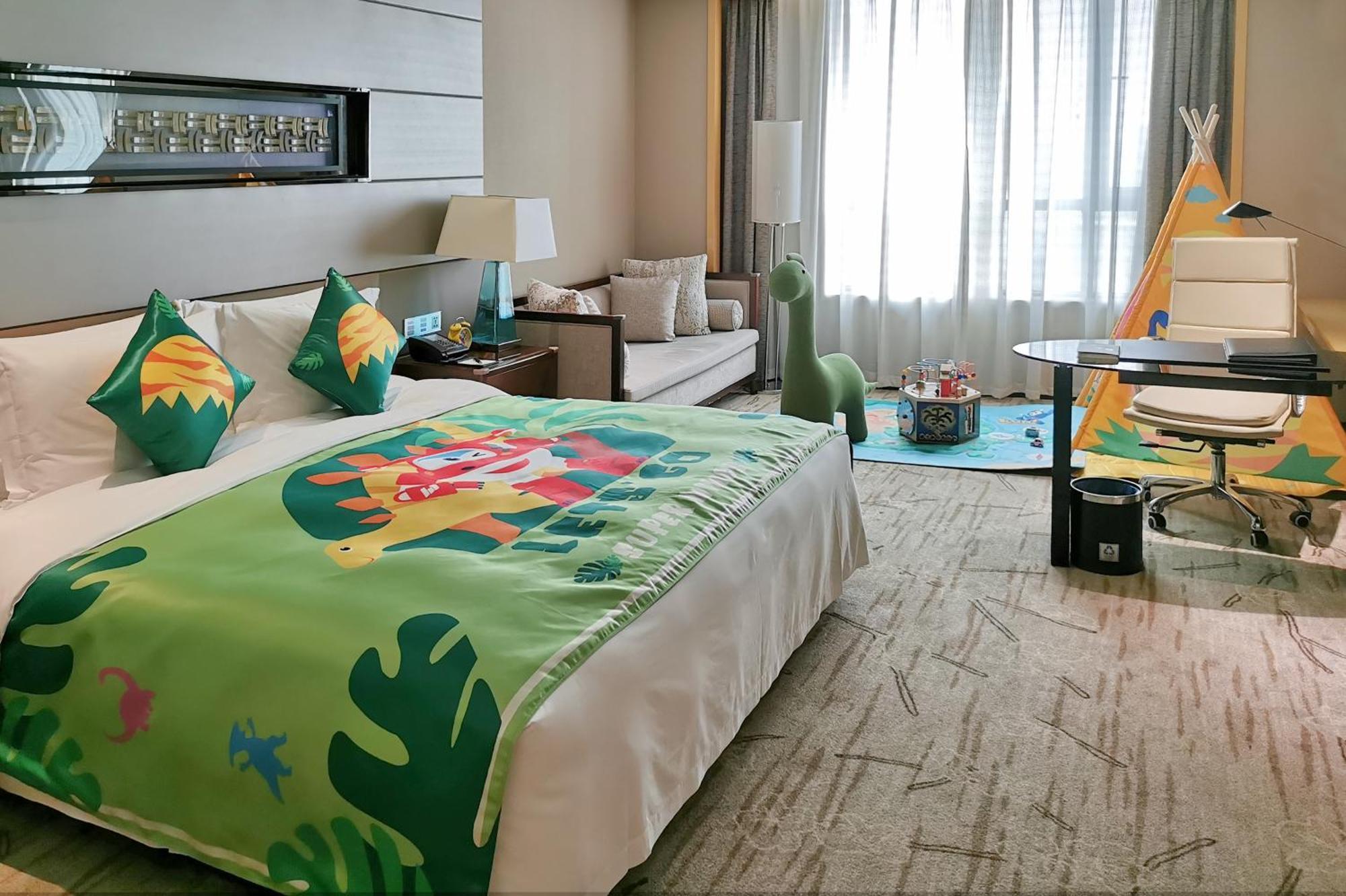 Swissotel Canton Esterno foto