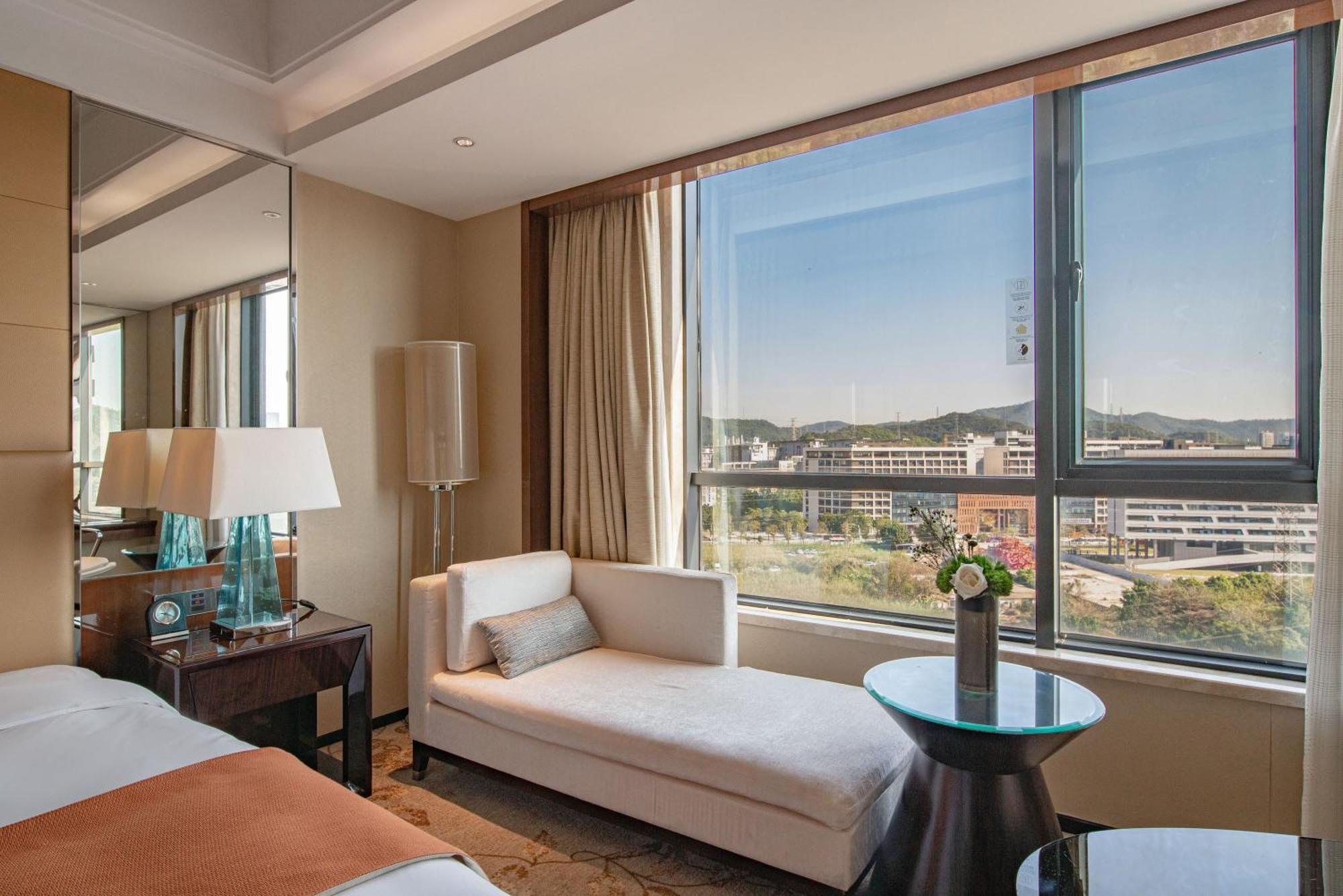 Swissotel Canton Esterno foto