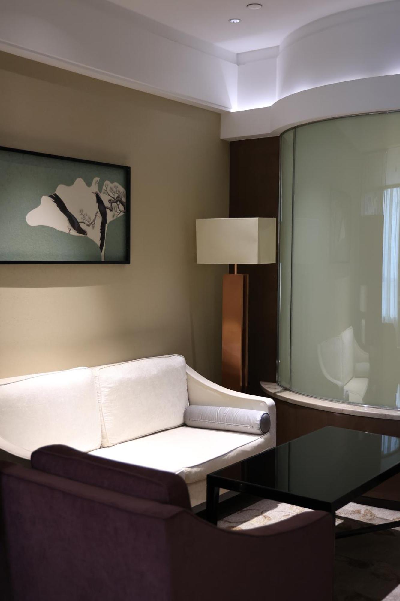 Swissotel Canton Esterno foto