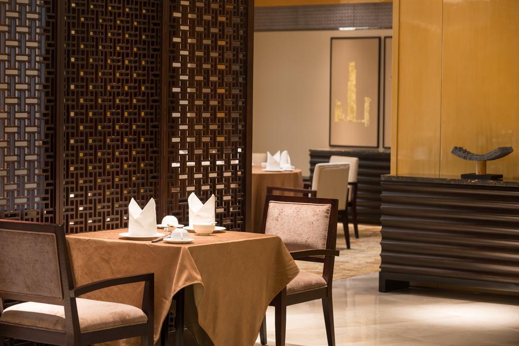 Swissotel Canton Esterno foto