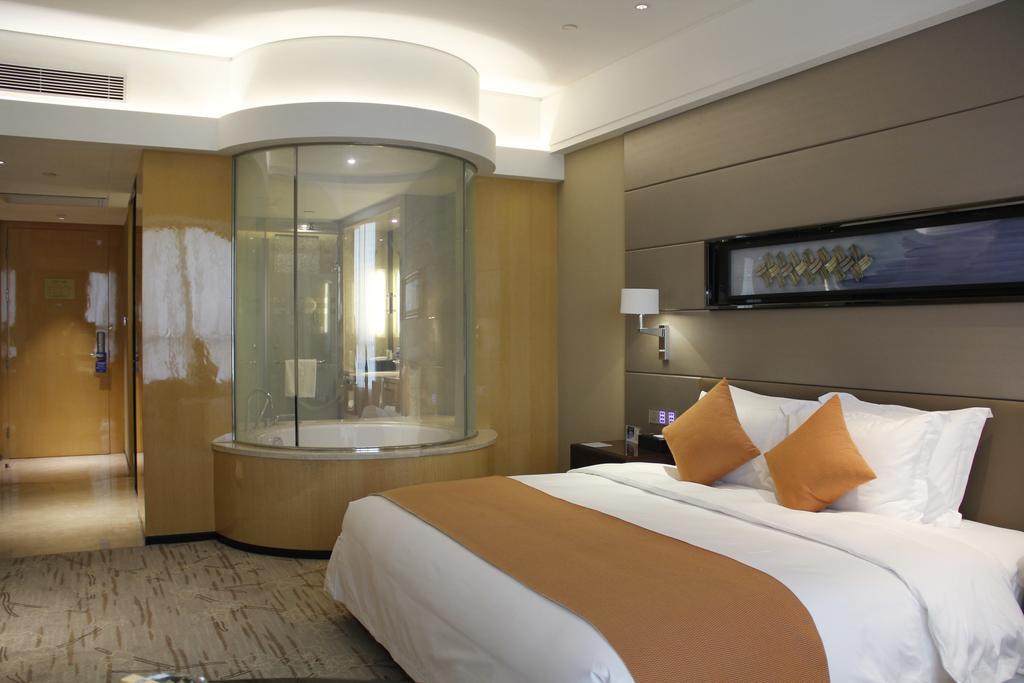 Swissotel Canton Esterno foto