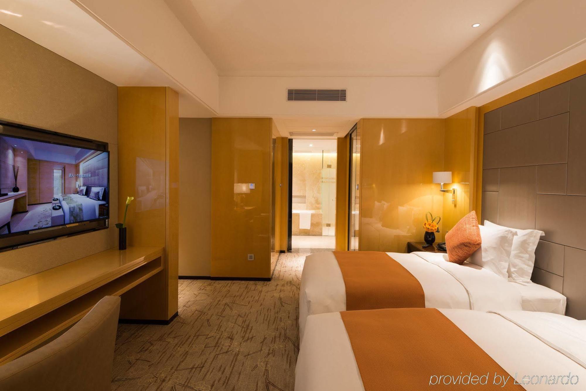 Swissotel Canton Esterno foto