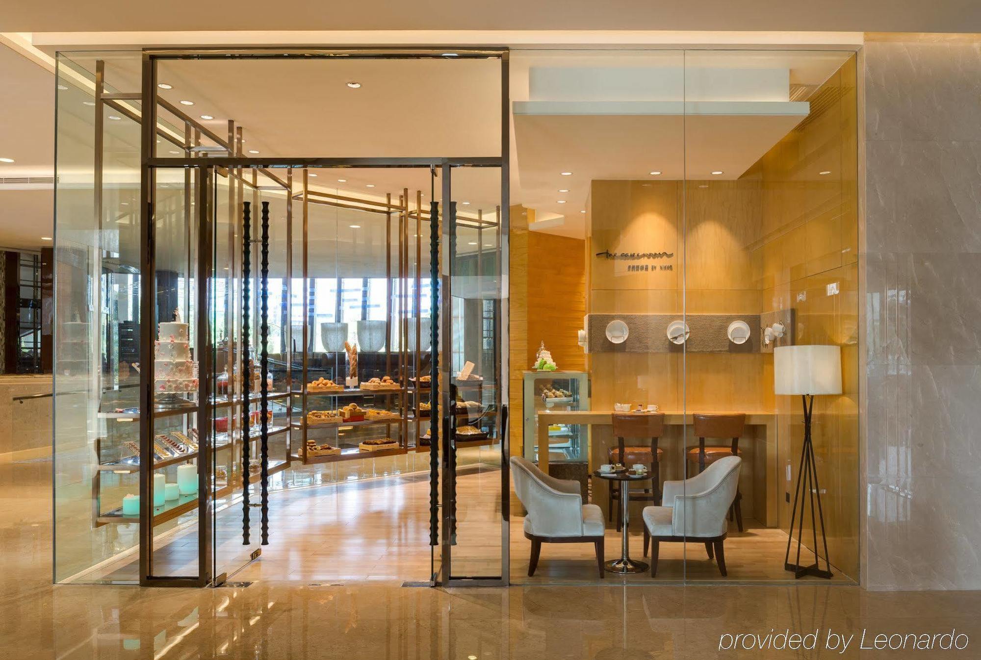 Swissotel Canton Esterno foto