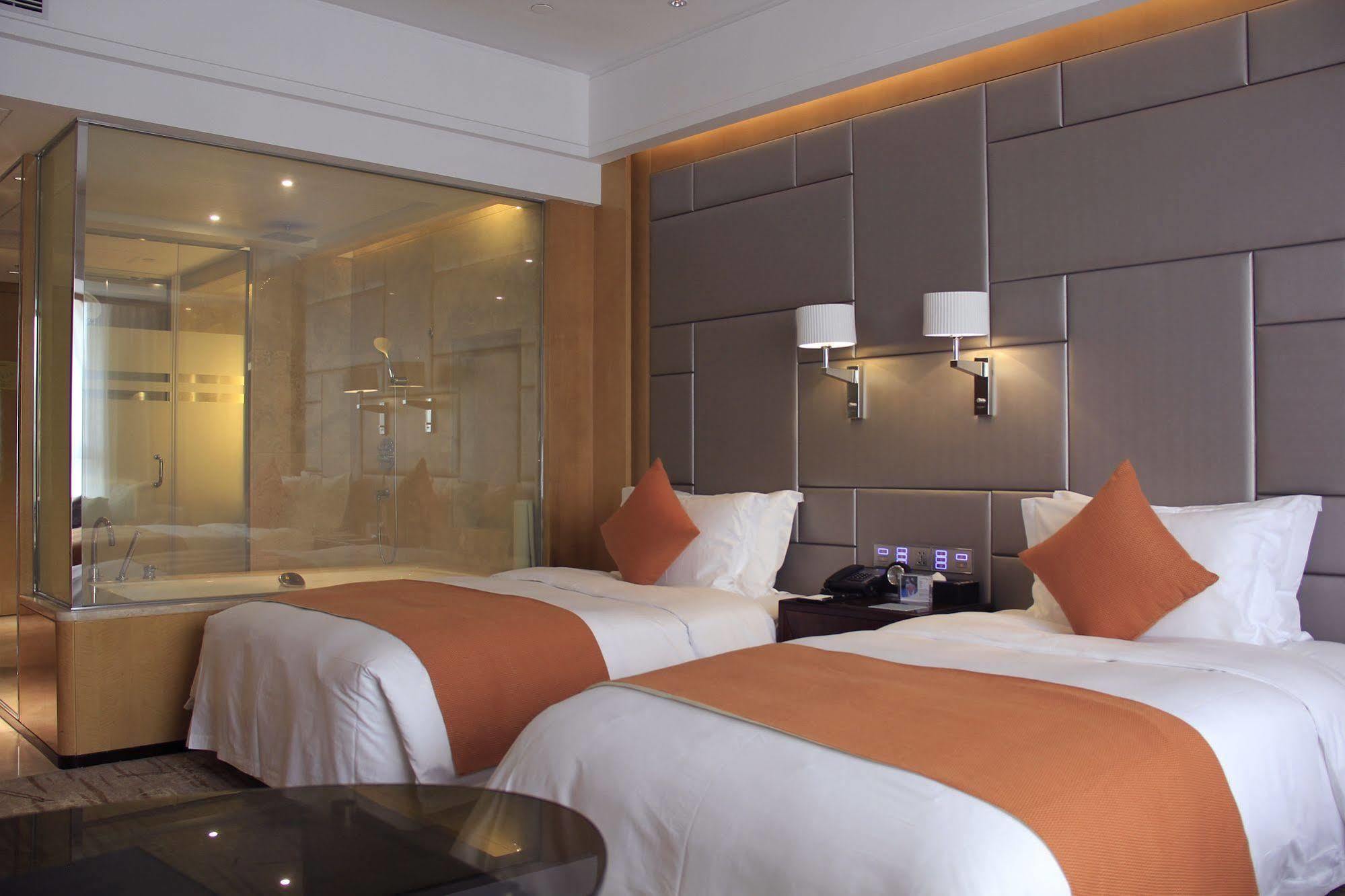 Swissotel Canton Esterno foto